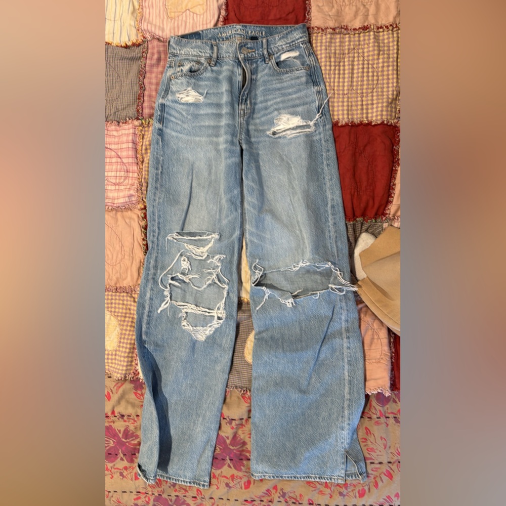 American Eagle Outfitters Light Blue Distressed Jeans
